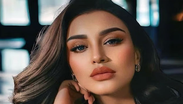 সন্তানের সামনেই অভিনেত্রীকে হেনস্তা