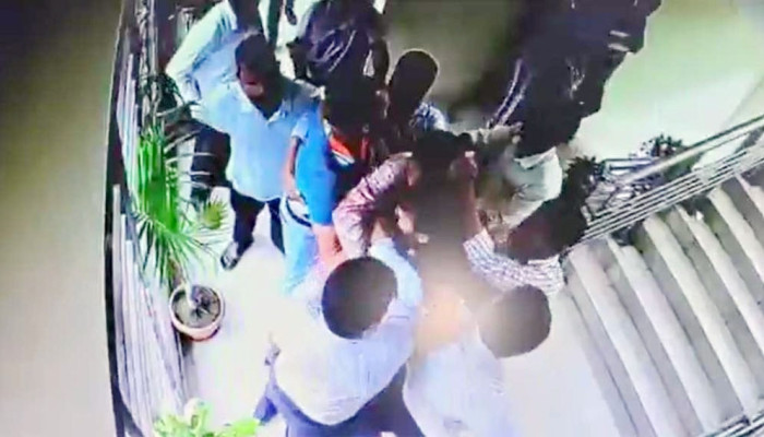 ছাত্রদল নেতা প্রণোদনার ভাগ না পাওয়ায় কৃষি কর্মকর্তাকে পেটালেন