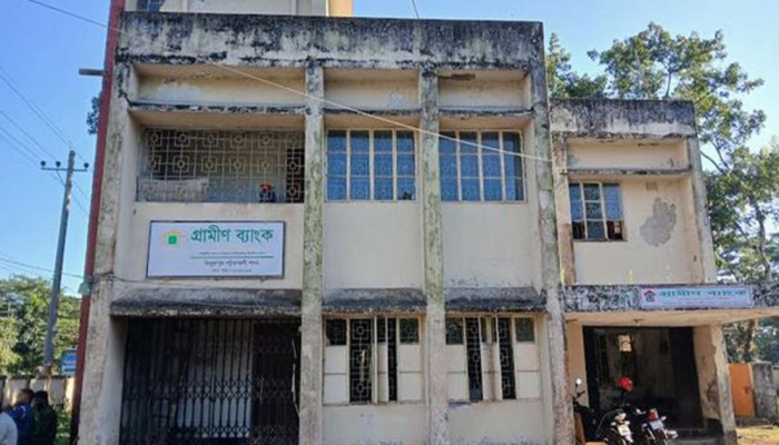 গ্রামীণ ব্যাংকে আগুন দেওয়ার চেষ্টা