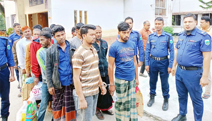 ‘অপারেশন ফার্স্ট লাইট-২’ নামে পুলিশের বিশেষ অভিযান, গ্রেপ্তার ৬৪