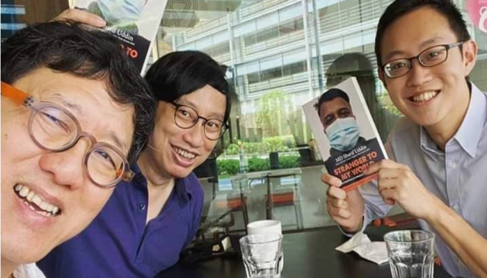 সিঙ্গাপুরে সর্বোচ্চ বিক্রির তালিকায় বাংলাদেশি শ্রমিকের বই