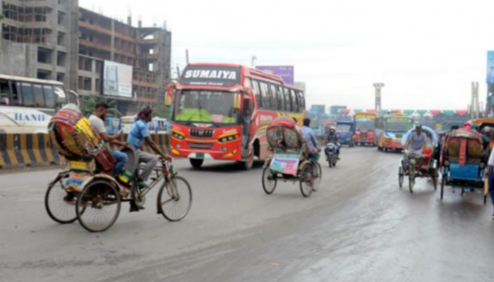 ঢাকা-চট্টগ্রাম-সিলেট মহাসড়কে অবাধে চলছে ব্যাটারি চালিত রিকশা