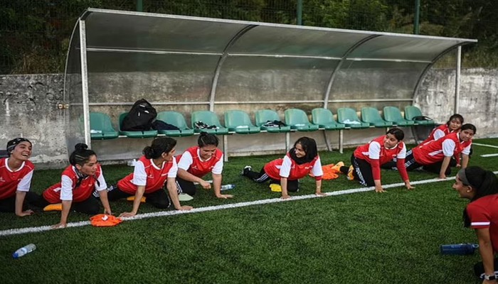 যুক্তরাজ্যে থাকতে পারবে আফগান নারী ফুটবল দল