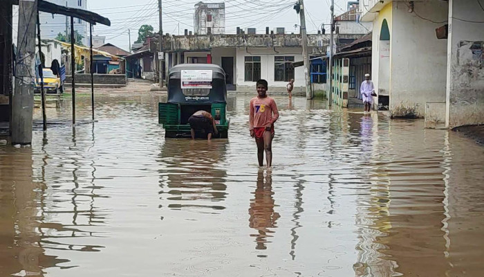 সিলেট নগরীতে ঢুকছে বন্যার পানি