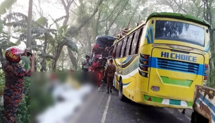 ফরিদপুরে দুটি বাসের মুখোমুখি সংঘর্ষে নিহত ৫