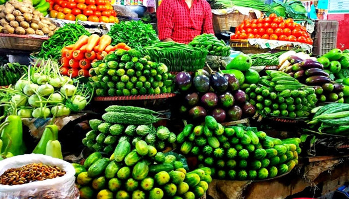 বাজারে কমতে শুরু করেছে শাক- সবজির দাম