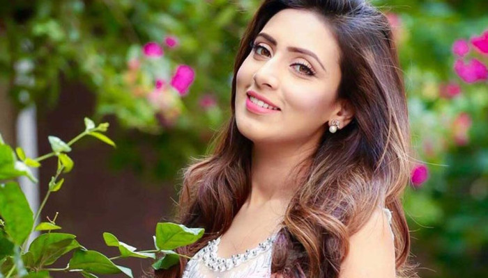 অপেক্ষায় বিদ্যা সিনহা মিম