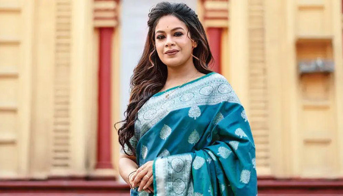 রাজনীতিতে নামার প্রসঙ্গে  ইমন চক্রবর্তী