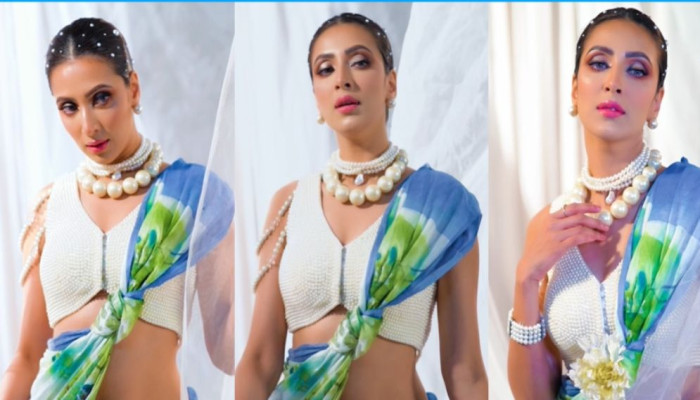 পুথির সাজে মুগ্ধতা ছড়ালেন মিম