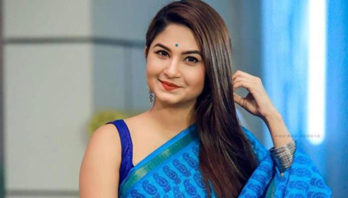 শুটিংয়ে ফিরলেন স্পর্শিয়া