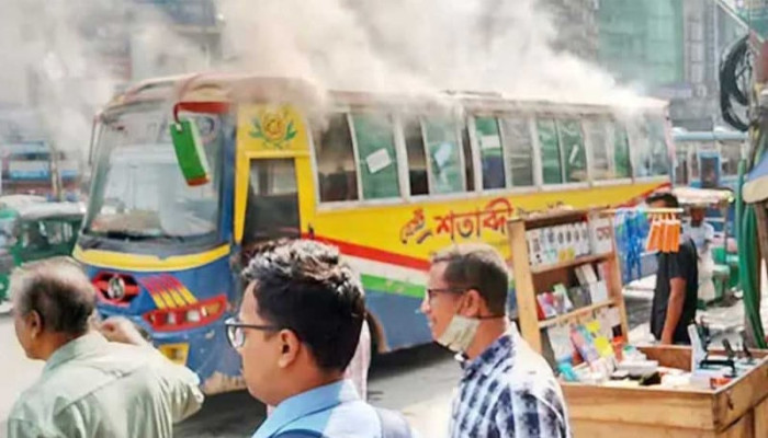 সনি সিনেমা হলের সামনে বাসে আগুন