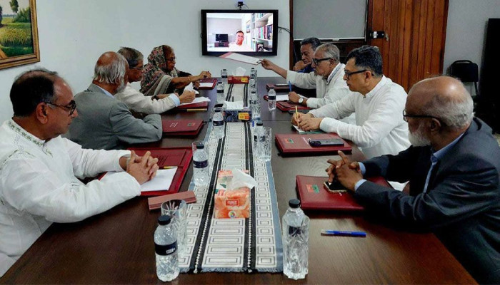 জরুরি বৈঠকে বসেছে বিএনপি যোগ দিয়েছেন তারেক রহমান