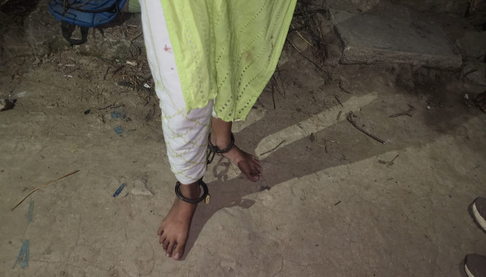 আক্কেলপুরে নবম শ্রেণির শিক্ষার্থীকে শিকলে বেঁধে আটকে রাখার অভিযোগ