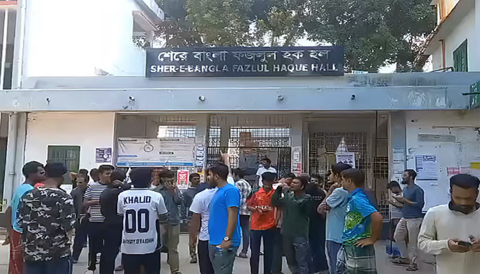 ভূমিকম্পের পর শেরে বাংলা হলের শিক্ষার্থীদের নির্মাণাধীন হলে স্থানান্তরের সিদ্ধান্ত