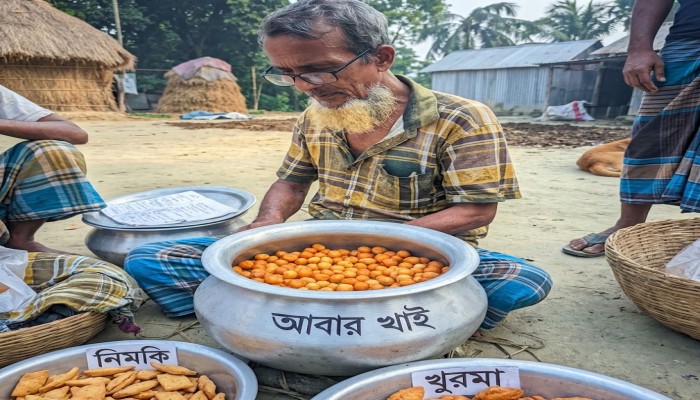 সিরাজগঞ্জের বিখ্যাত আবার খাই হারিয়ে যাওয়ার পথে, জীবন সংগ্রামের শেষ প্রান্তেও আবার খাই ফেরিওয়ালা।